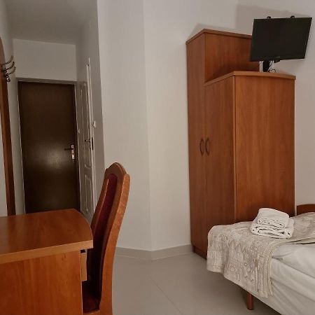 Hotel Jola Вжешня Екстер'єр фото