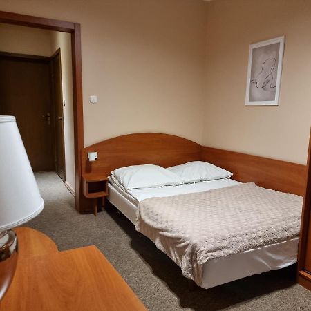 Hotel Jola Вжешня Екстер'єр фото