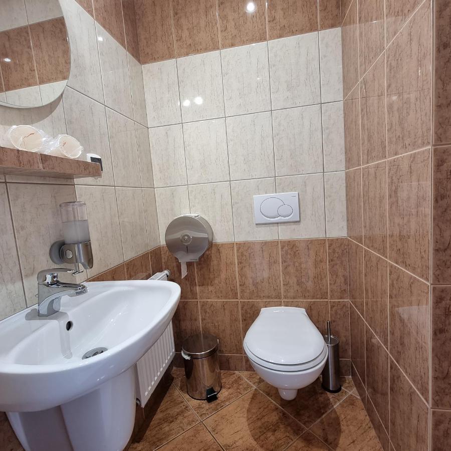 Hotel Jola Вжешня Екстер'єр фото