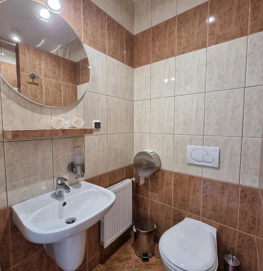 Hotel Jola Вжешня Екстер'єр фото
