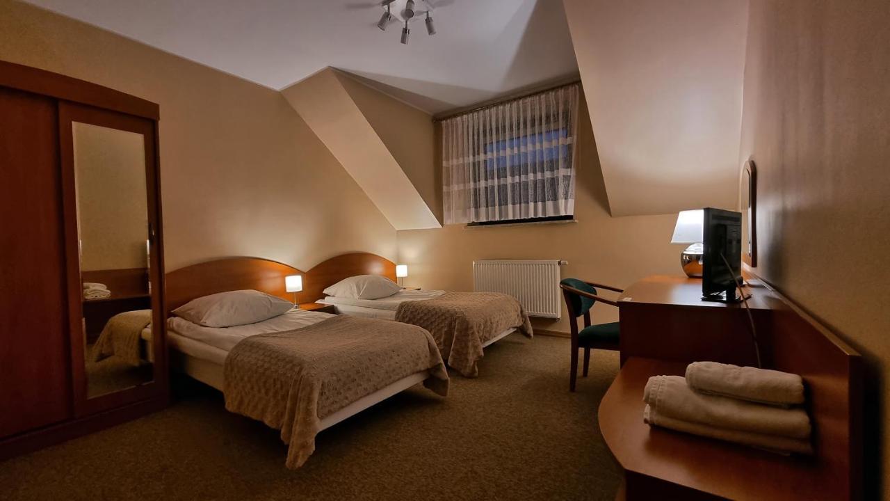 Hotel Jola Вжешня Екстер'єр фото