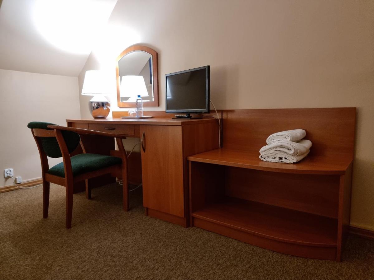 Hotel Jola Вжешня Екстер'єр фото