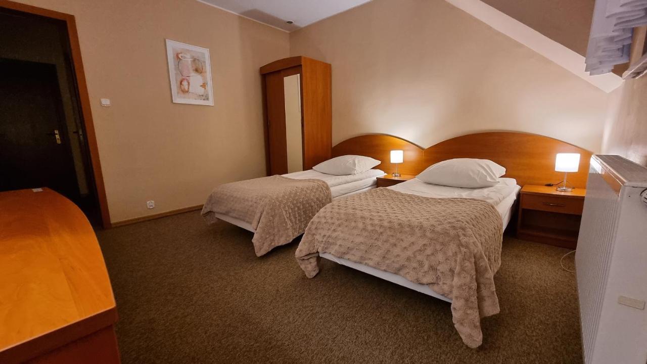 Hotel Jola Вжешня Екстер'єр фото