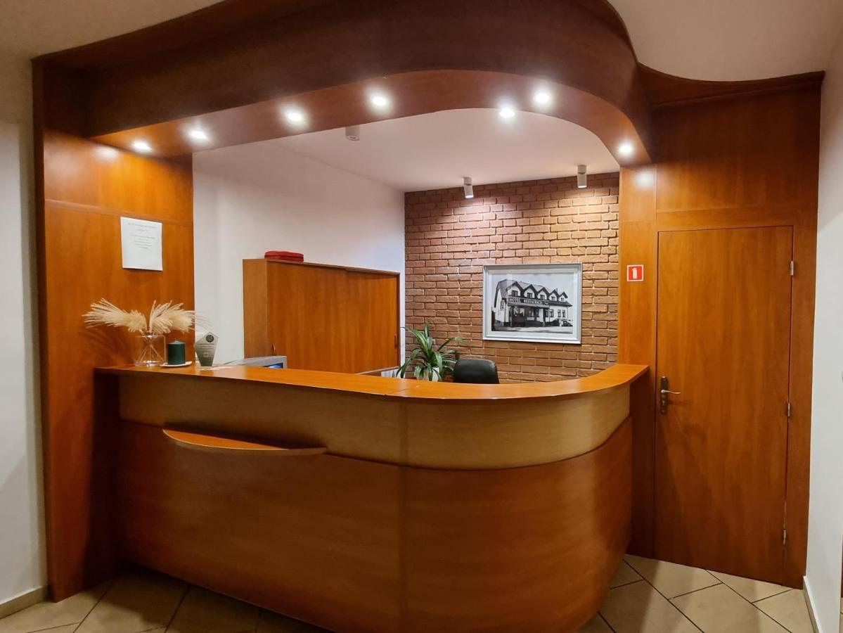 Hotel Jola Вжешня Екстер'єр фото