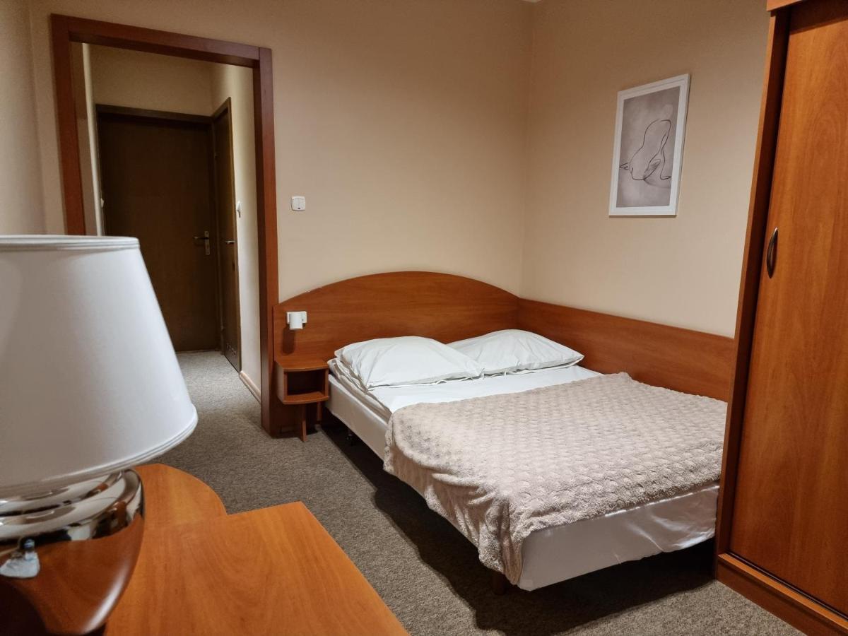 Hotel Jola Вжешня Екстер'єр фото
